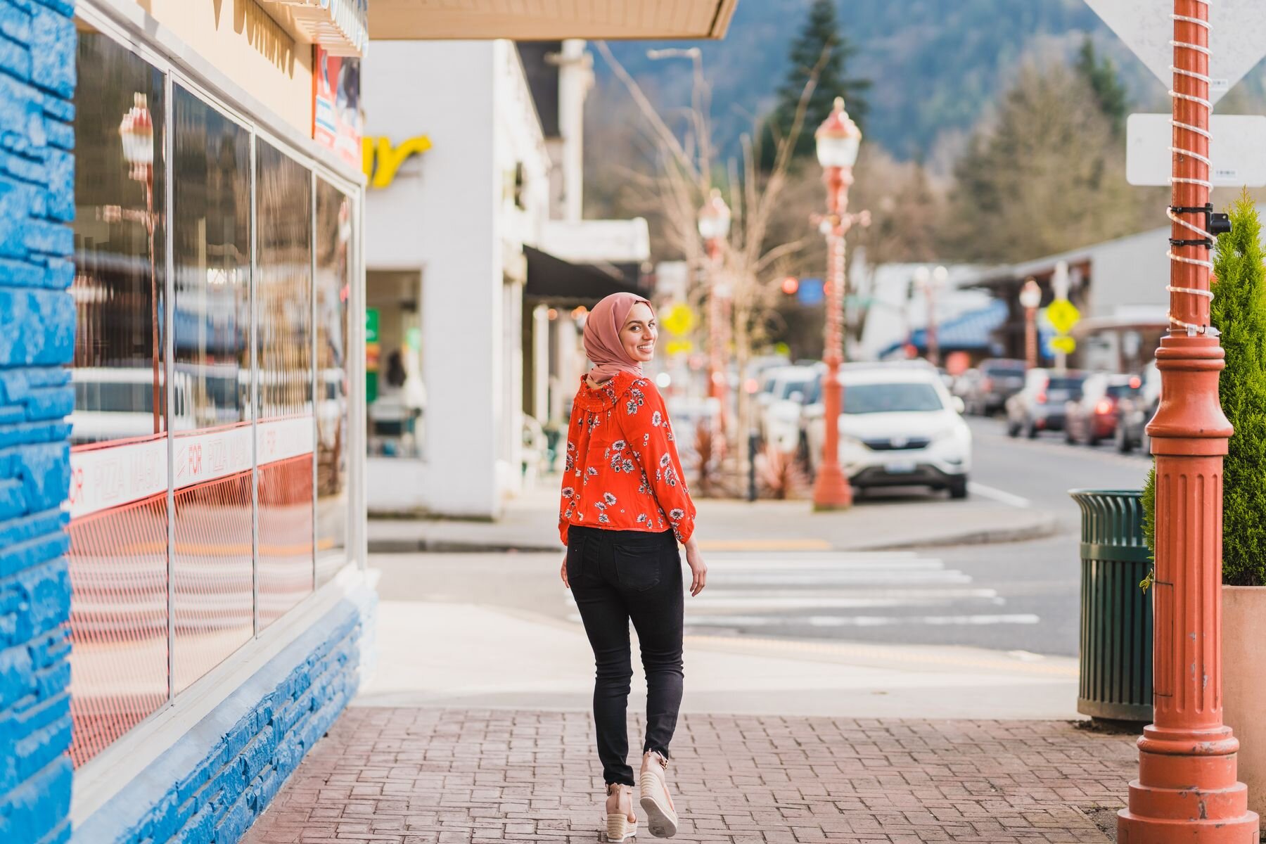 Issaquah Senior girl in Issaquah Downtown portrait