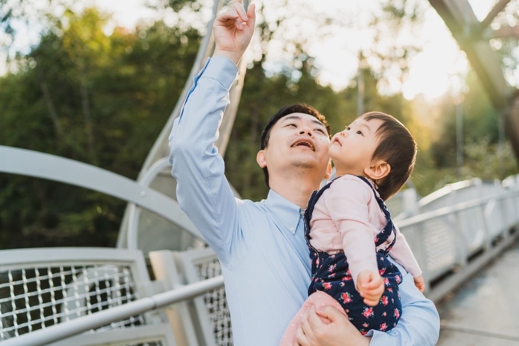 Issaquah dad and daughter family photo moment