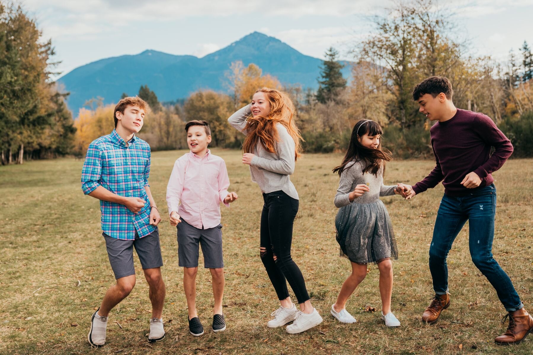 Sammamish Family of 7 kids dancing in session