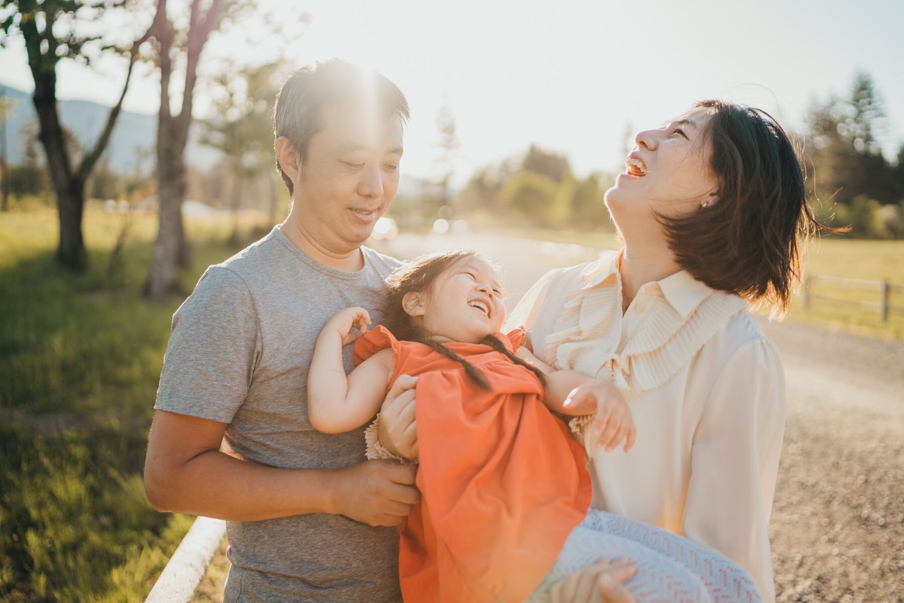 Bellevue family photographer - family of 3 loving on each other