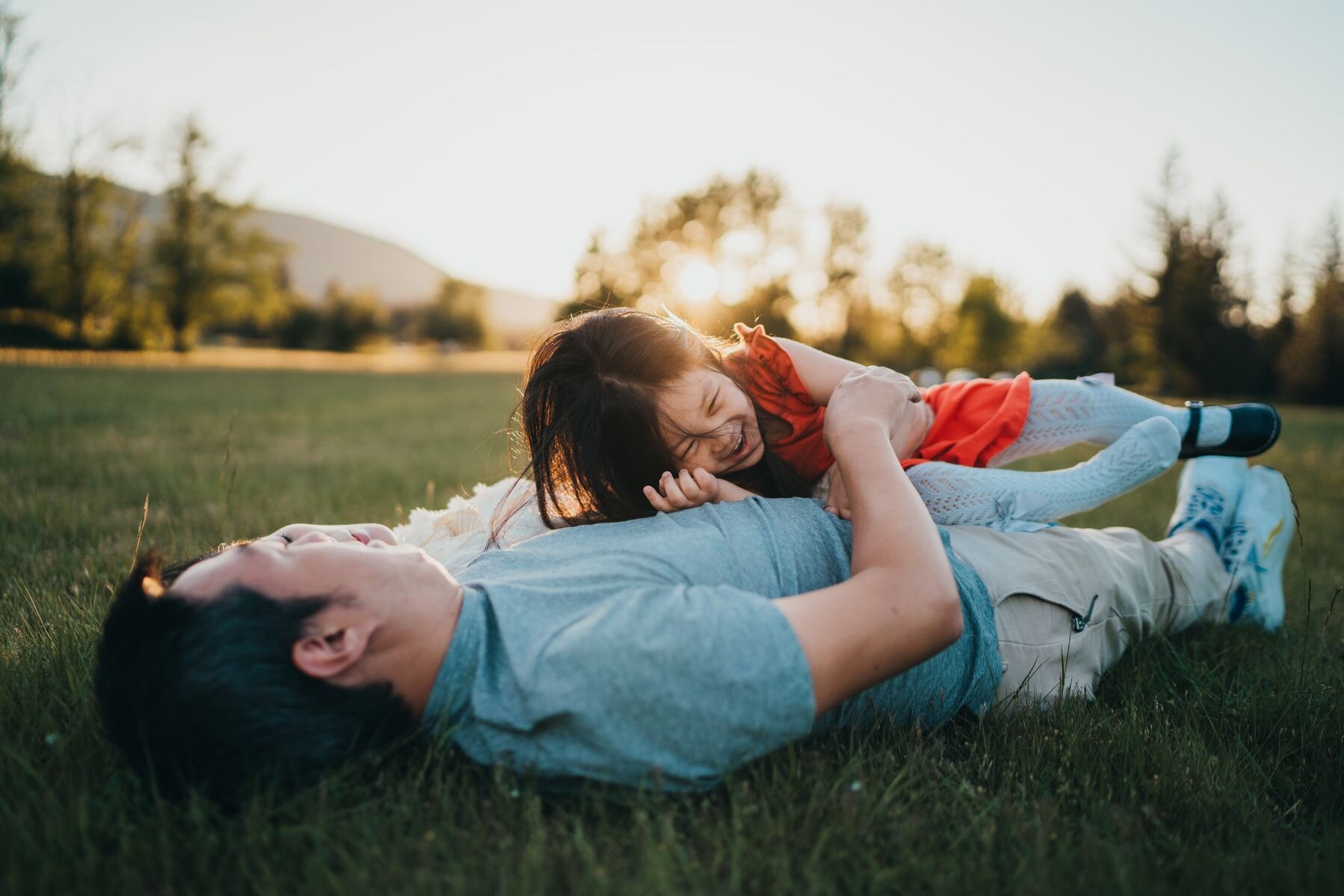 Bellevue family photographer - family of 3 loving on each other