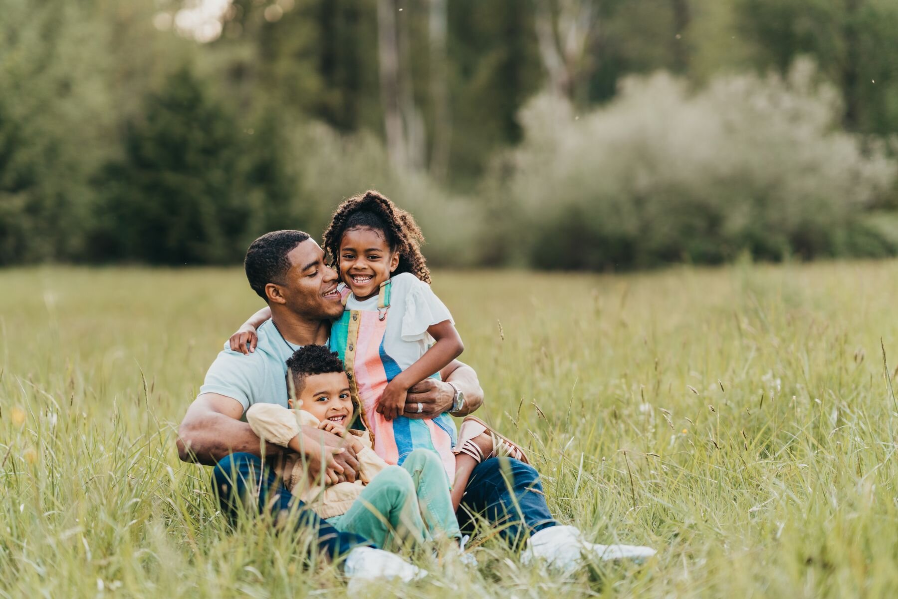 Sammamish family dad with his kids photo